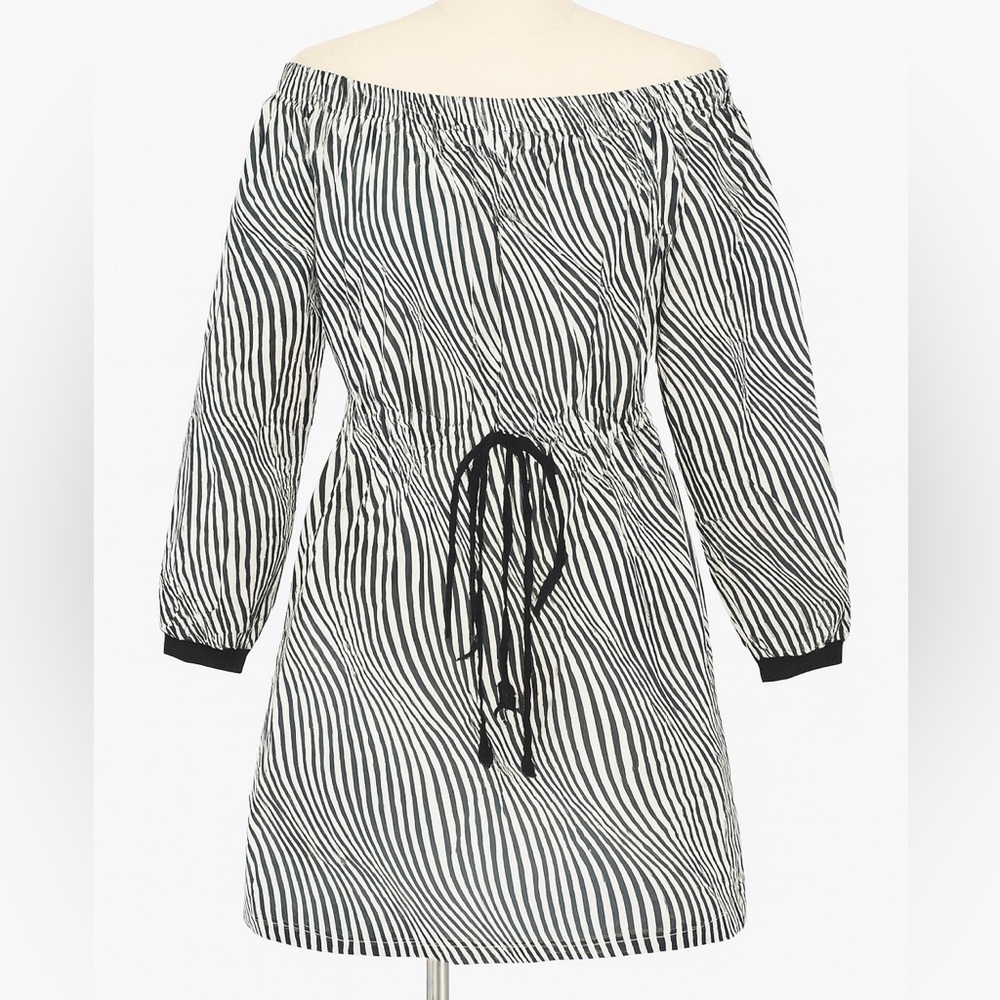 NWOT Black and White Off-Shoulder Sleeve Sundress